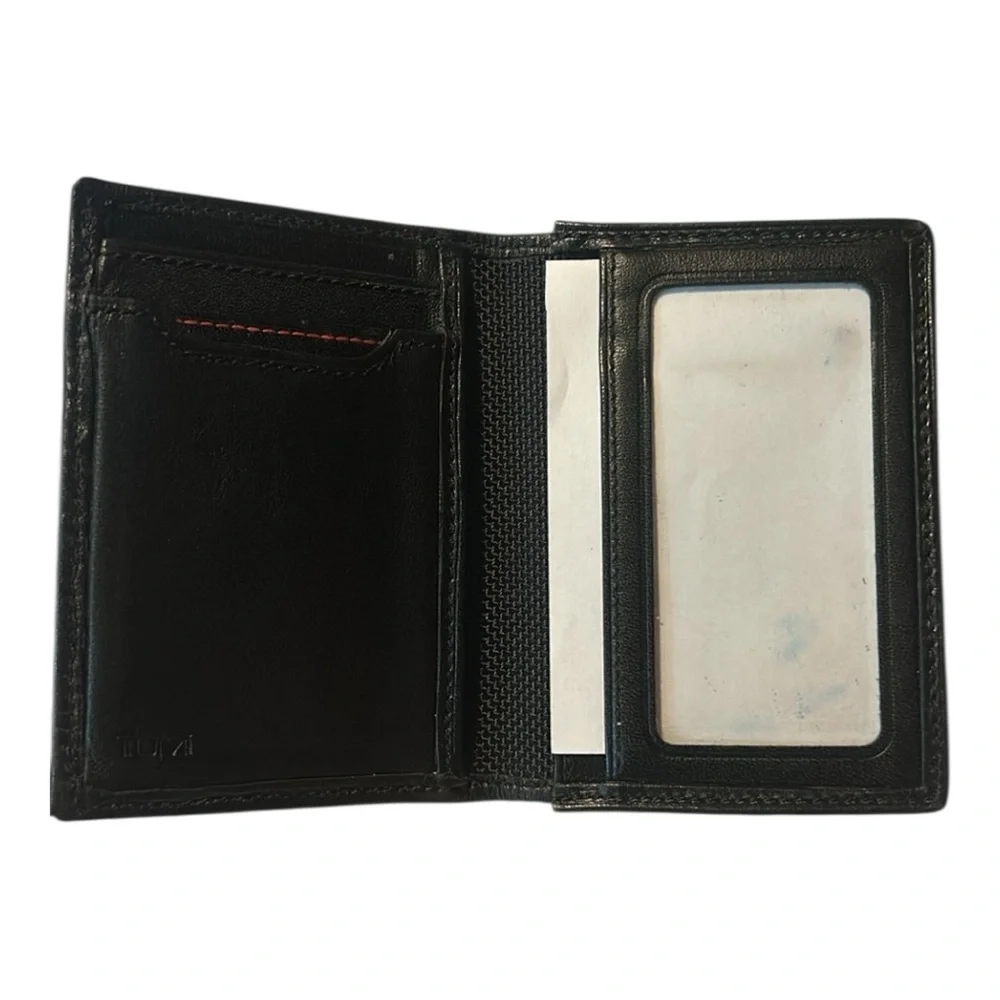 Tumi Men's Leather Gusseted Card Case